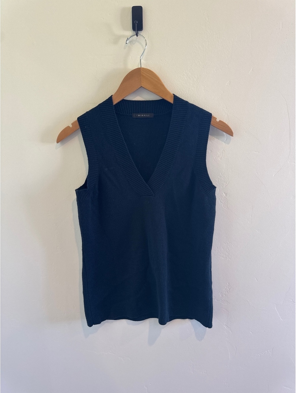 WINHILL Black V-Neck Sweater Vest Size Small Y2K Minimalist Knit
